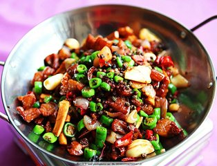 辣子雞最正宗的做法，外酥里嫩，麻辣爽口超過癮