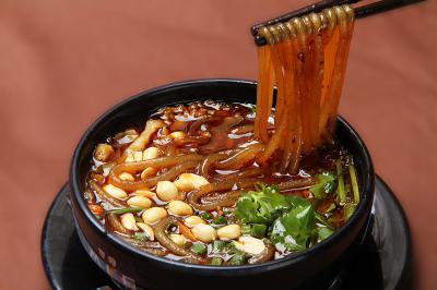 四川學習酸辣粉技能訓練班哪里好？親自動手操作執(zhí)行