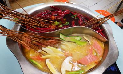 哪里可以學(xué)串串香技術(shù)培訓(xùn)？重視實(shí)踐整套操作步驟
