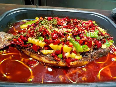 萬(wàn)州烤魚(yú)技術(shù)培訓(xùn)怎樣可以學(xué)好？培訓(xùn)期間包食宿