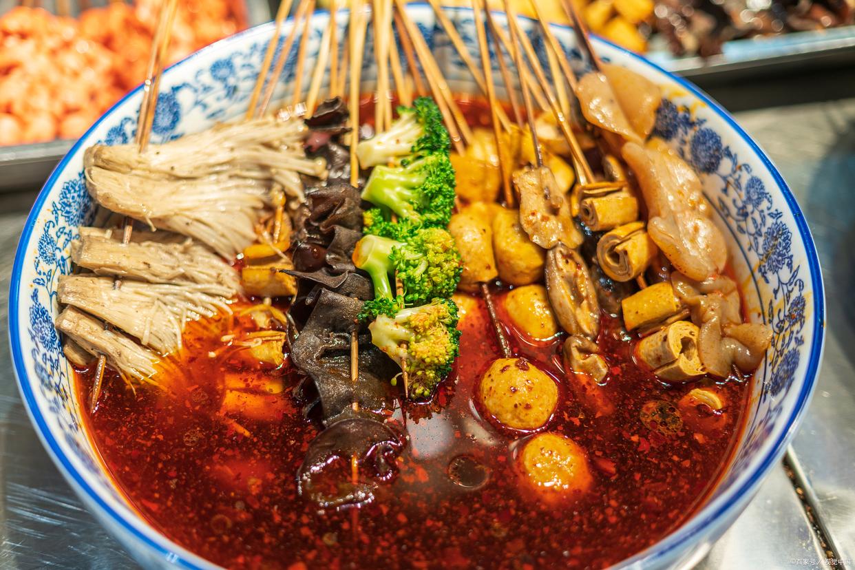 成都辣鹵串串j技術(shù)培訓(xùn)哪家好？四川成都串串香培訓(xùn)班,