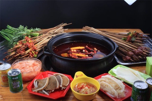 四川成都串串香培訓(xùn)班哪家好？串串香底料技術(shù)培訓(xùn)哪家好？