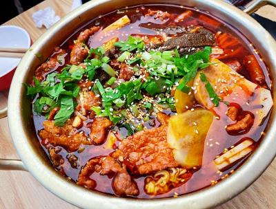 學(xué)冒菜技術(shù)培訓(xùn)多少錢(qián)？冒菜培訓(xùn)費(fèi)用受多因素影