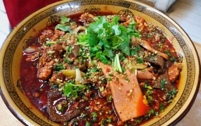 哪有專(zhuān)門(mén)培訓(xùn)正宗冒菜的學(xué)校？冒菜加盟培訓(xùn)市場(chǎng)分析
